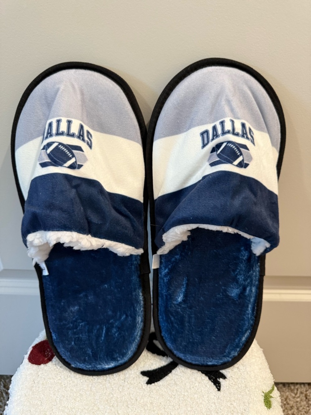 Dallas Blue and White Men's Plush Slip-On Slippers
